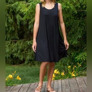 LBD. Perfect black flowy dress for all occasions!